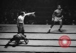 Standbild goldene Handschuhe New York United States USA, 1965, aus Sekunde 52 historischem Filmmaterial Videoclip 65675071000