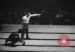 Standbild goldene Handschuhe New York United States USA, 1965, aus Sekunde 53 historischem Filmmaterial Videoclip 65675071000
