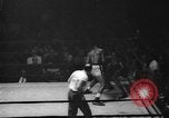 Standbild goldene Handschuhe New York United States USA, 1965, aus Sekunde 56 historischem Filmmaterial Videoclip 65675071000