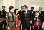 Standbild Pfadfinder treffen Präsident Richard Nixon Washington DC USA, 1974, aus Sekunde 3 historischem Filmmaterial Videoclip 65675071003