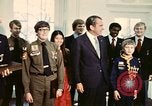 Standbild Pfadfinder treffen Präsident Richard Nixon Washington DC USA, 1974, aus Sekunde 7 historischem Filmmaterial Videoclip 65675071003