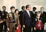 Standbild Pfadfinder treffen Präsident Richard Nixon Washington DC USA, 1974, aus Sekunde 8 historischem Filmmaterial Videoclip 65675071003