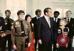 Standbild Pfadfinder treffen Präsident Richard Nixon Washington DC USA, 1974, aus Sekunde 11 historischem Filmmaterial Videoclip 65675071003