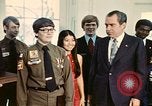 Standbild Pfadfinder treffen Präsident Richard Nixon Washington DC USA, 1974, aus Sekunde 16 historischem Filmmaterial Videoclip 65675071003