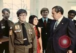 Standbild Pfadfinder treffen Präsident Richard Nixon Washington DC USA, 1974, aus Sekunde 17 historischem Filmmaterial Videoclip 65675071003