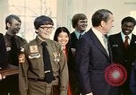 Standbild Pfadfinder treffen Präsident Richard Nixon Washington DC USA, 1974, aus Sekunde 21 historischem Filmmaterial Videoclip 65675071003