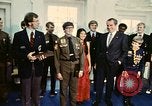 Standbild Pfadfinder treffen Präsident Richard Nixon Washington DC USA, 1974, aus Sekunde 23 historischem Filmmaterial Videoclip 65675071003