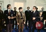 Standbild Pfadfinder treffen Präsident Richard Nixon Washington DC USA, 1974, aus Sekunde 32 historischem Filmmaterial Videoclip 65675071003