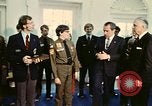 Standbild Pfadfinder treffen Präsident Richard Nixon Washington DC USA, 1974, aus Sekunde 34 historischem Filmmaterial Videoclip 65675071003