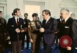 Standbild Pfadfinder treffen Präsident Richard Nixon Washington DC USA, 1974, aus Sekunde 35 historischem Filmmaterial Videoclip 65675071003