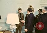 Standbild Pfadfinder treffen Präsident Richard Nixon Washington DC USA, 1974, aus Sekunde 41 historischem Filmmaterial Videoclip 65675071003