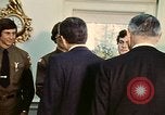 Standbild Pfadfinder treffen Präsident Richard Nixon Washington DC USA, 1974, aus Sekunde 44 historischem Filmmaterial Videoclip 65675071003