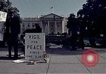 Standbild Anti-kriegs-Demonstration Washington DC USA, 1972, aus Sekunde 39 historischem Filmmaterial Videoclip 65675071005