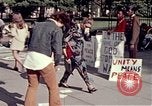 Standbild Weiße Haus Demonstrationen Washington DC USA, 1972, aus Sekunde 8 historischem Filmmaterial Videoclip 65675071006