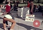 Standbild Weiße Haus Demonstrationen Washington DC USA, 1972, aus Sekunde 10 historischem Filmmaterial Videoclip 65675071006