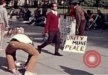 Standbild Weiße Haus Demonstrationen Washington DC USA, 1972, aus Sekunde 11 historischem Filmmaterial Videoclip 65675071006