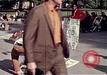 Standbild Weiße Haus Demonstrationen Washington DC USA, 1972, aus Sekunde 14 historischem Filmmaterial Videoclip 65675071006