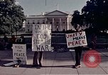 Standbild Weiße Haus Demonstrationen Washington DC USA, 1972, aus Sekunde 52 historischem Filmmaterial Videoclip 65675071006