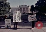Standbild Weiße Haus Demonstrationen Washington DC USA, 1972, aus Sekunde 54 historischem Filmmaterial Videoclip 65675071006