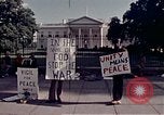 Standbild Weiße Haus Demonstrationen Washington DC USA, 1972, aus Sekunde 55 historischem Filmmaterial Videoclip 65675071006