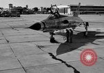 Standbild F-105D United States USA, 1961, aus Sekunde 18 historischem Filmmaterial Videoclip 65675071007