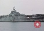 Standbild USS Shangri La Pazifik, 1945, aus Sekunde 9 historischem Filmmaterial Videoclip 65675071026