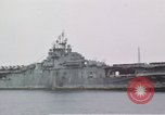 Standbild USS Shangri La Pazifik, 1945, aus Sekunde 11 historischem Filmmaterial Videoclip 65675071026