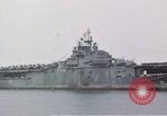 Standbild USS Shangri La Pazifik, 1945, aus Sekunde 13 historischem Filmmaterial Videoclip 65675071026