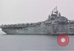 Standbild USS Shangri La Pazifik, 1945, aus Sekunde 16 historischem Filmmaterial Videoclip 65675071026