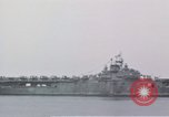 Standbild USS Shangri La Pazifik, 1945, aus Sekunde 25 historischem Filmmaterial Videoclip 65675071026