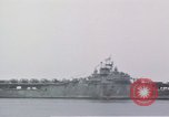 Standbild USS Shangri La Pazifik, 1945, aus Sekunde 27 historischem Filmmaterial Videoclip 65675071026