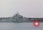 Standbild USS Shangri La Pazifik, 1945, aus Sekunde 32 historischem Filmmaterial Videoclip 65675071026