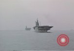 Standbild USS Shangri La Pazifik, 1945, aus Sekunde 55 historischem Filmmaterial Videoclip 65675071026