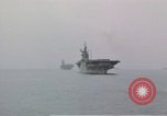 Standbild USS Shangri La Pazifik, 1945, aus Sekunde 56 historischem Filmmaterial Videoclip 65675071026
