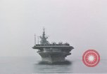 Immagine di USS Shangri La Oceano Pacifico, 1945, secondo 18 filmato di repertorio 65675071027