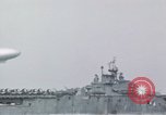 Immagine di USS Shangri La Oceano Pacifico, 1945, secondo 47 filmato di repertorio 65675071027