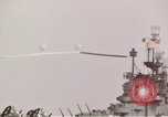 Immagine di USS Shangri La Oceano Pacifico, 1945, secondo 15 filmato di repertorio 65675071028