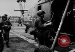 Image de nombreux hélicoptères américains Vietnam, 1963, de la seconde 17 séquences d'archives historiques vidéo 65675071037