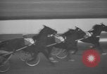 Image harness racing Du Quoin Illinois USA, 1965, de la seconde 44 séquences d'archives historiques vidéo 65675071051