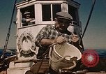 Standbild fischer Crew Gloucester Massachusetts USA, 1946, aus Sekunde 42 historischem Filmmaterial Videoclip 65675071063