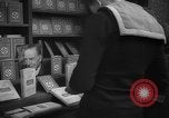 Immagine di Libri da Lord Vansittart Regno Unito, 1944, secondo 39 filmato di repertorio 65675071124