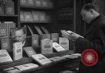 Immagine di Libri da Lord Vansittart Regno Unito, 1944, secondo 46 filmato di repertorio 65675071124
