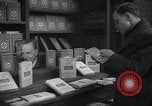 Immagine di Libri da Lord Vansittart Regno Unito, 1944, secondo 52 filmato di repertorio 65675071124