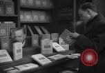 Immagine di Libri da Lord Vansittart Regno Unito, 1944, secondo 53 filmato di repertorio 65675071124