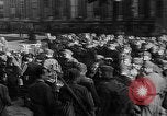 Immagine di I soldati tedeschi Parigi Francia, 1944, secondo 37 filmato di repertorio 65675071136