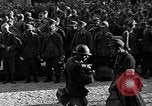 Immagine di I soldati tedeschi Parigi Francia, 1944, secondo 45 filmato di repertorio 65675071136