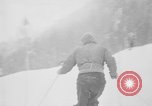 Standbild ski Racer United States USA, 1945, aus Sekunde 10 historischem Filmmaterial Videoclip 65675071150