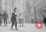 Standbild ski Racer United States USA, 1945, aus Sekunde 13 historischem Filmmaterial Videoclip 65675071150