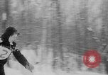 Standbild ski Racer United States USA, 1945, aus Sekunde 15 historischem Filmmaterial Videoclip 65675071150