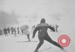 Standbild ski Racer United States USA, 1945, aus Sekunde 17 historischem Filmmaterial Videoclip 65675071150
